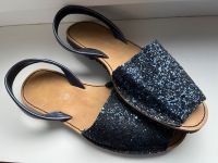 dunkelblau-glitzernde Leder Sandalen Mallorca Menorquina Größe 38 Hessen - Darmstadt Vorschau