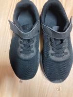 Nike Turnschuhe Sneaker 33 schwarz Nordrhein-Westfalen - Fröndenberg (Ruhr) Vorschau