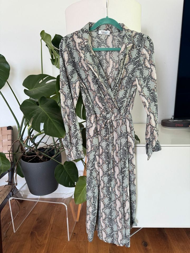 Kleid M je nachdem 10€ Zara Mira & Co Maxikleid Blumen in Berlin