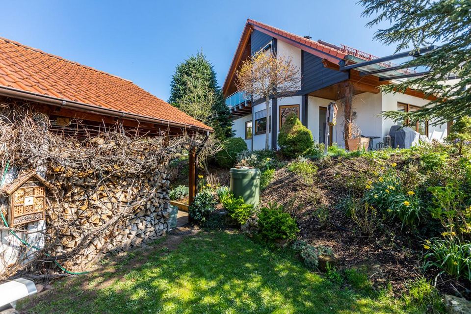 Einzigartiges Einfamilienhaus mit Einliegerwohnung, traumhaften Garten und unverbaubaren Blick in Bad Klosterlausnitz