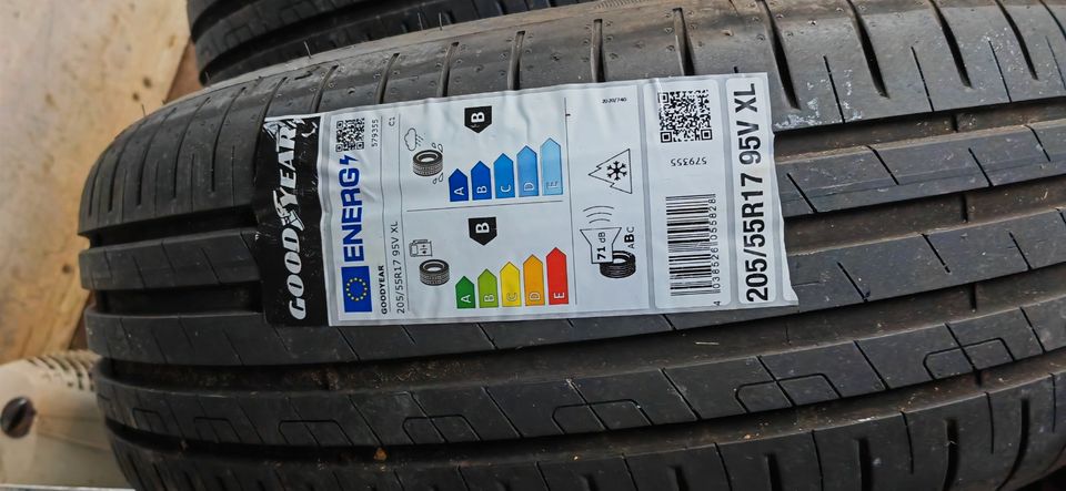 205/55R17  91V Sommerreifen. Goodyear 5000km gefahren in Bremen