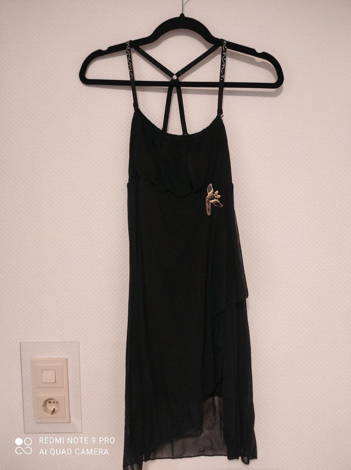 Schwarzes Kleid in Köln