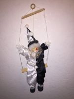 Clown-Marionette Harlekin auf Schaukel zum Aufhängen Hessen - Grebenhain Vorschau