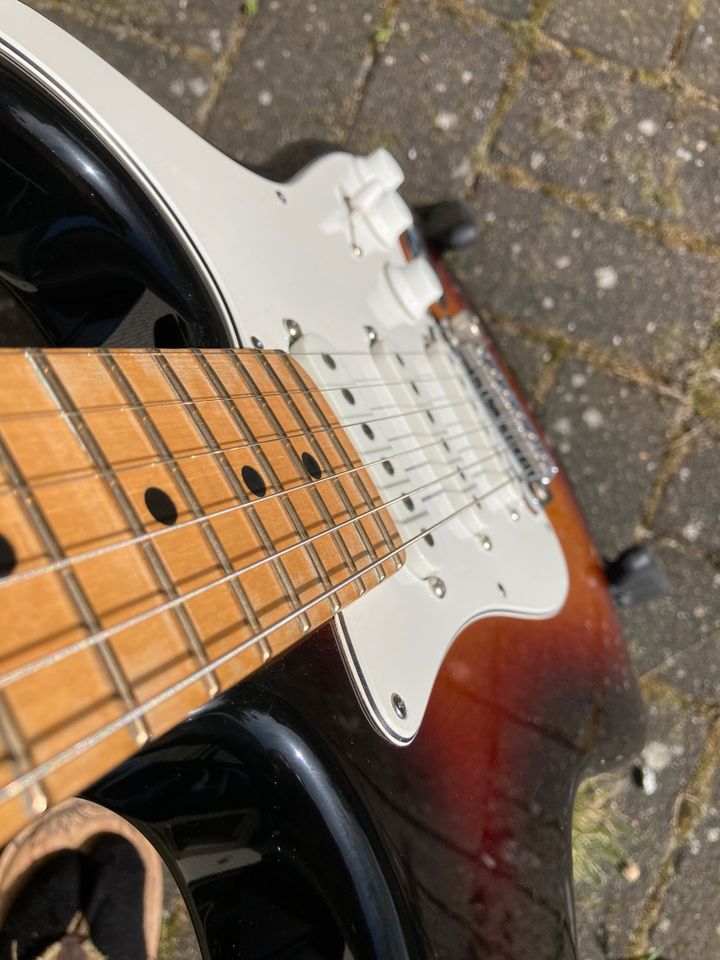 G&L USA Fullerton Legacy Sunburst Gitarre in Müden