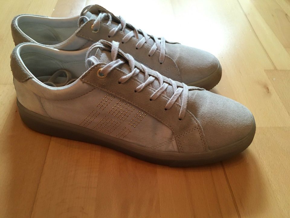 Tommy Hilfiger Sneaker Schuhe Gr. 42 grau Satin in Bad Nenndorf