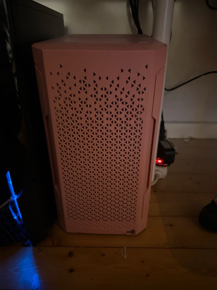 Pc Tower in pink in Weyhe