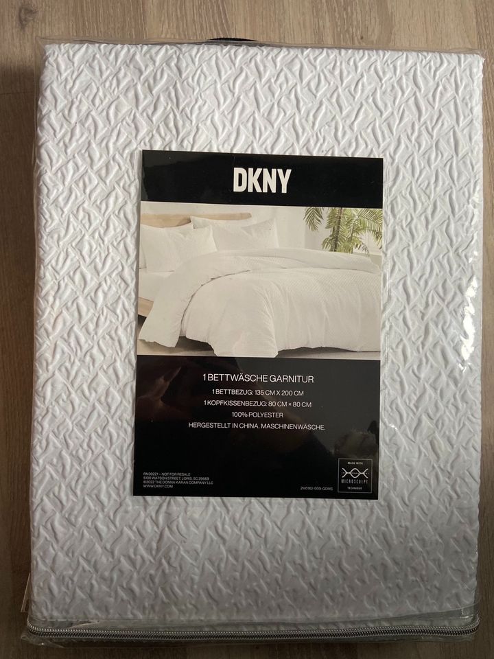 DKNY Bettwäsche Garnitur Bettbezug Bettbezüge Kissen Geschenk in  Nordrhein-Westfalen - Enger | Heimtextilien gebraucht kaufen | eBay  Kleinanzeigen ist jetzt Kleinanzeigen