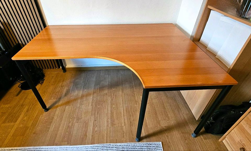 Schreibtisch in L-Form in Köln