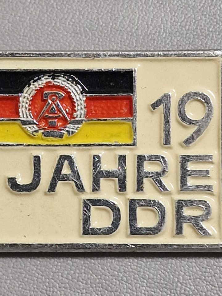 DDR Abzeichen/Orden Anstecker 19 Jahre DDR in Recklinghausen