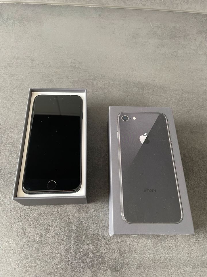 Apple IPhone 8 mit 64GB in schwarz in Frankfurt am Main