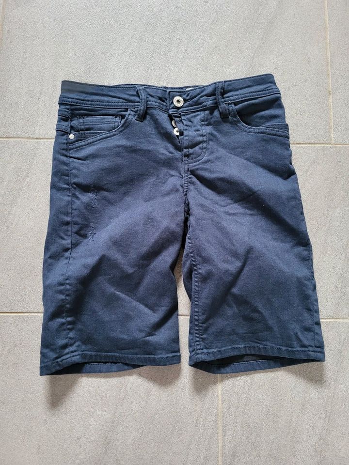 schöne blaue kurze Hose / Jeans von Takko Gr. 38 in Borken