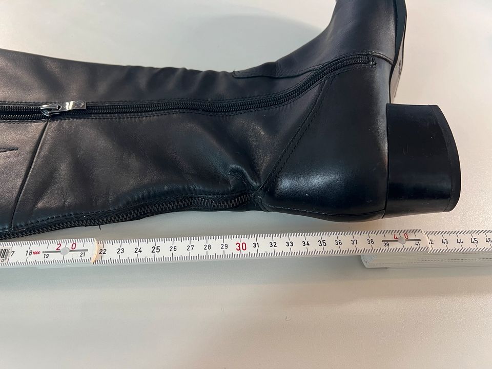Verkaufe schicken Leder Stiefel gr 40 von caprice in Berlin