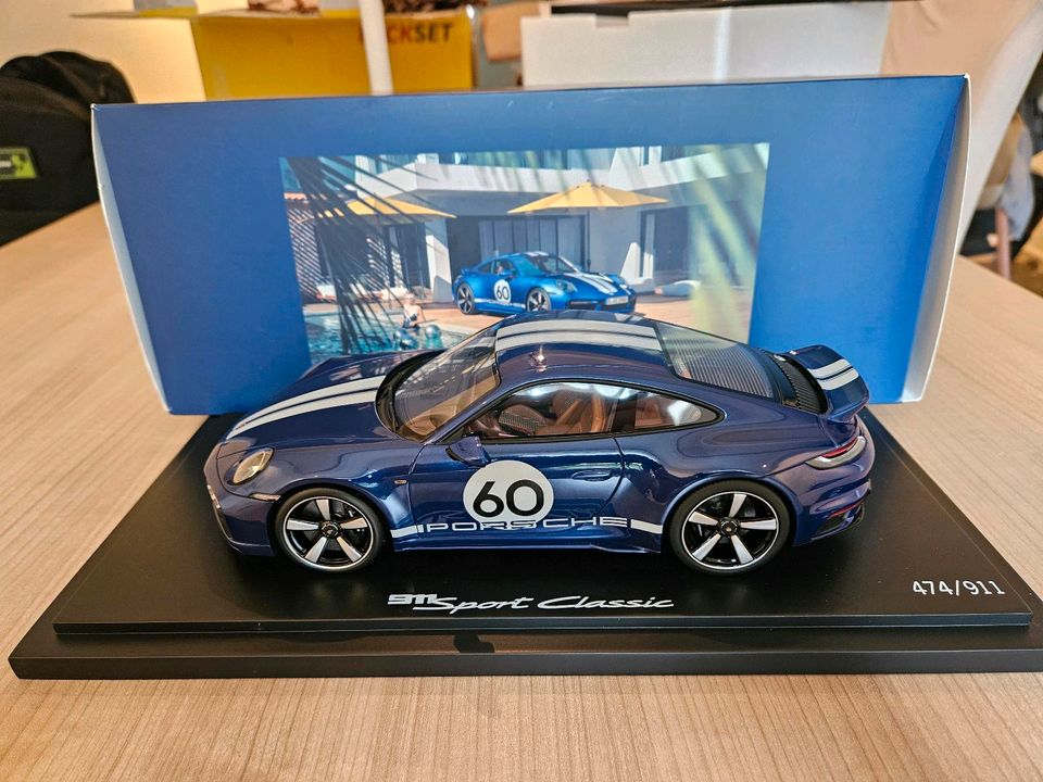 Spark Porsche 911 992 Sport Classic blau 1:18 Ovp Vitrine Modell in Zwinge