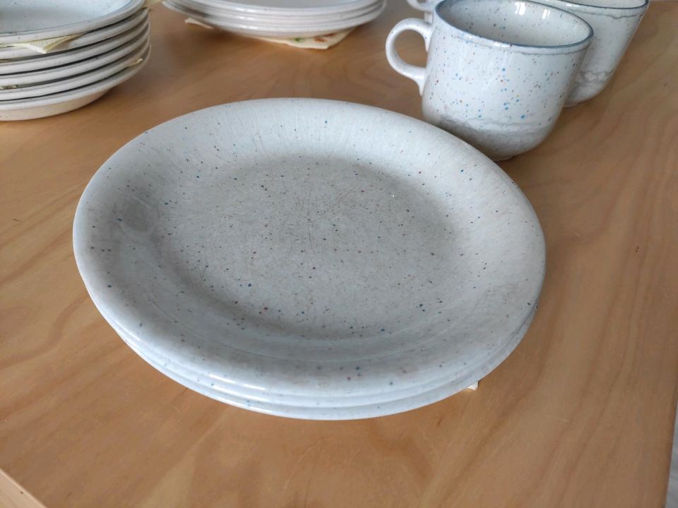 Keramik Geschirr 15-teilig Englische Herstellung in Buchbrunn