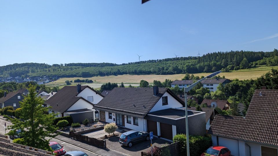 Freistehend, sonnig mit Solaranlage und -thermie - schönes und gepflegtes Einfamilienhaus in Wilnsdorf