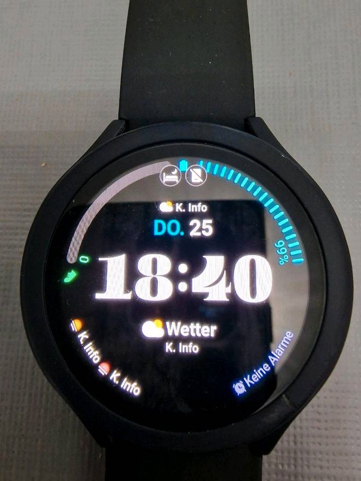 Samsung Galaxy Watch 5 Bluetooth mit Zubehör &  Karton in Garbsen