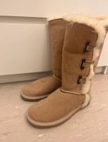 UGG Boots neuwertig in beige/Camel München - Allach-Untermenzing Vorschau