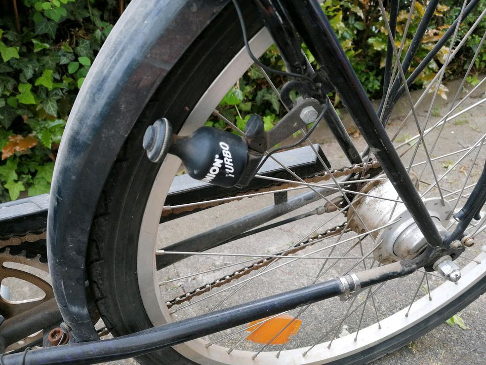 Damen Fahrrad 26 Zoll schwarz Arcadia City Bike Trekking Rad Tour in Worms