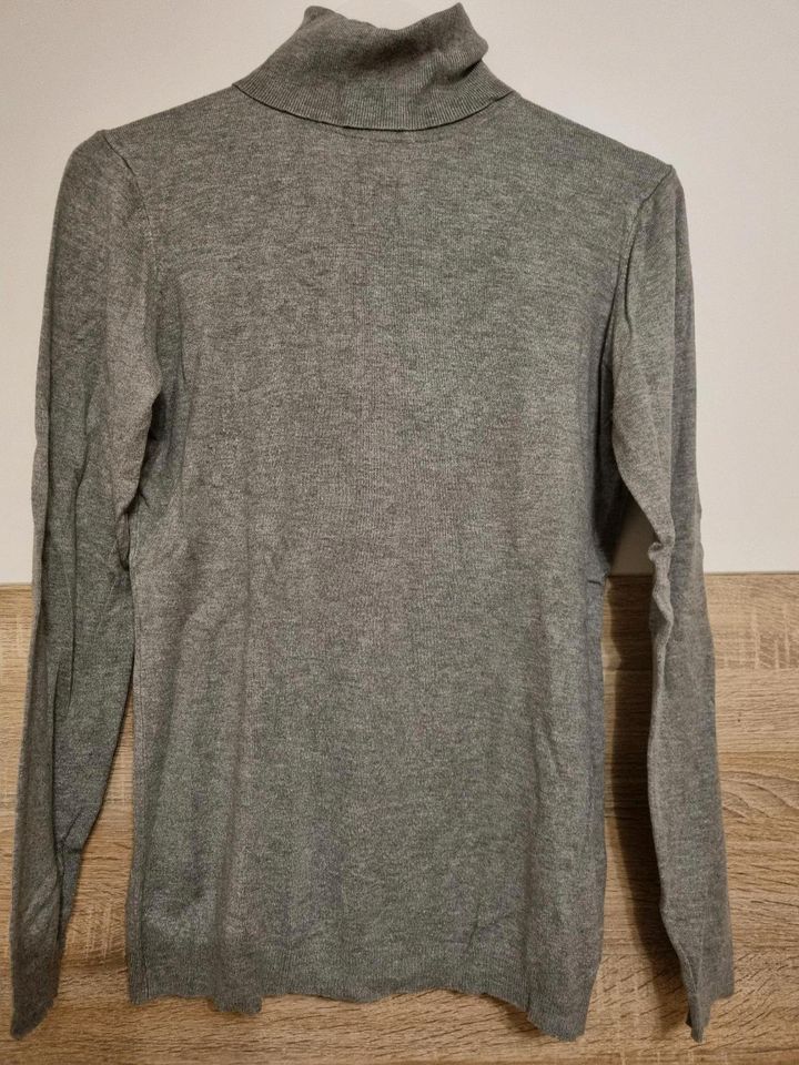 Rollkragen Pullover grau in Raubling