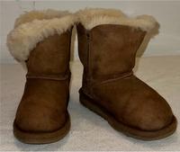 UGG Boots gefüttert aus Wildleder Bailey Button Gr. 29 Kamelbraun Bremen - Schwachhausen Vorschau