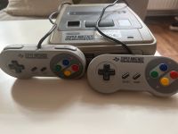 Super Nintendo mit 2 Controllern- Original. Sehr guter Zustand Niedersachsen - Lüneburg Vorschau