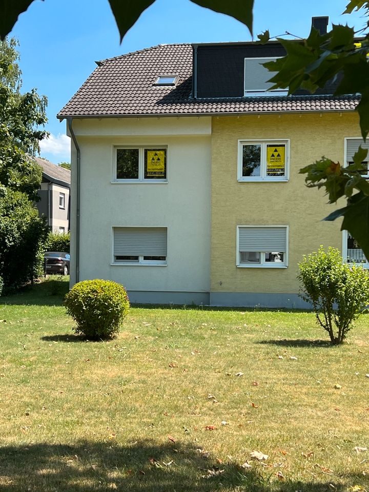 BONN BEUEL TOP 3-Zimmer Wohnung im 1.OG, ca. 90 m²  Wfl., Einbauküche, Balkon, Gäste-WC, Stellplatz. in Bonn