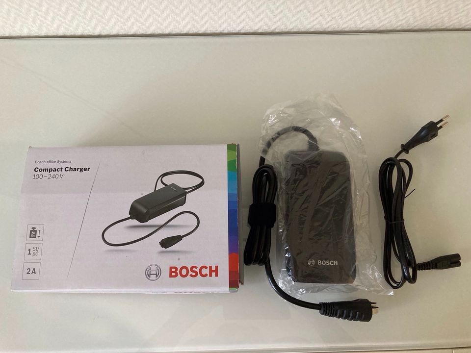 Ladegerät eBike Bosch Compact Charger 2A 100-240V in Lübeck