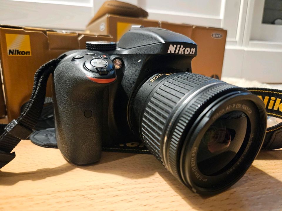 Kamera Nikon D3300 AF-P 18-55 Kit Fernauslöser Objektiv Stativ in Leipzig