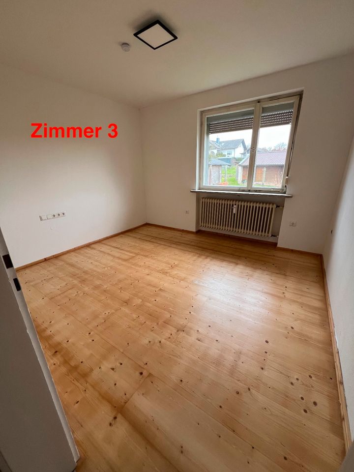 Renovierte 4-Zimmer-Wohnung im Zweifamilienhaus. in Meeder