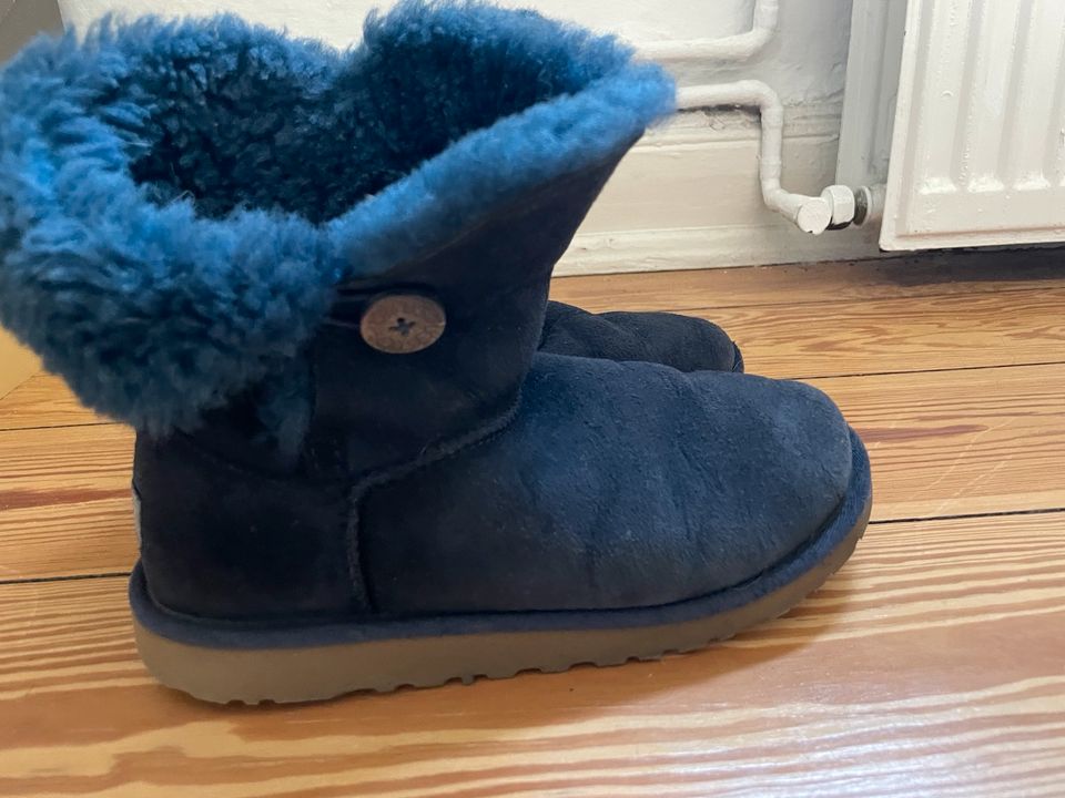 UGG Boots dunkelblau 37 in Hamburg-Nord - Hamburg Winterhude | eBay  Kleinanzeigen ist jetzt Kleinanzeigen