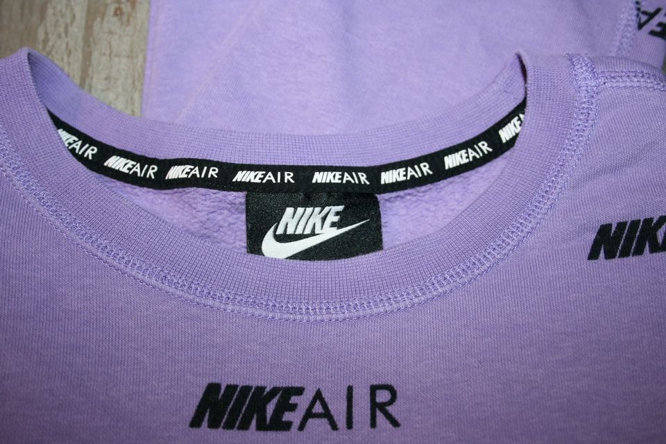 Nike Sweatshirt kurz Größe M in Ottobrunn