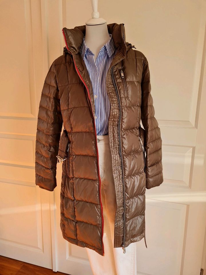 Tommy Hilfiger Daunenmantel taupe Gr. M in Edewecht