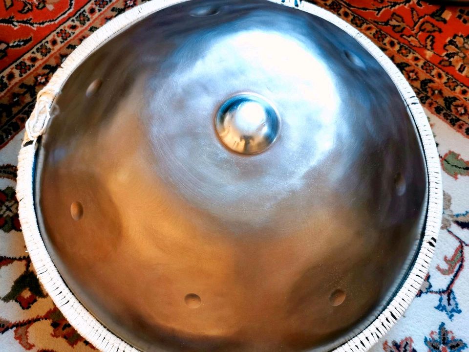 Handpan Klangskulpturen Drum Probespielen in Nürnberg (Mittelfr)