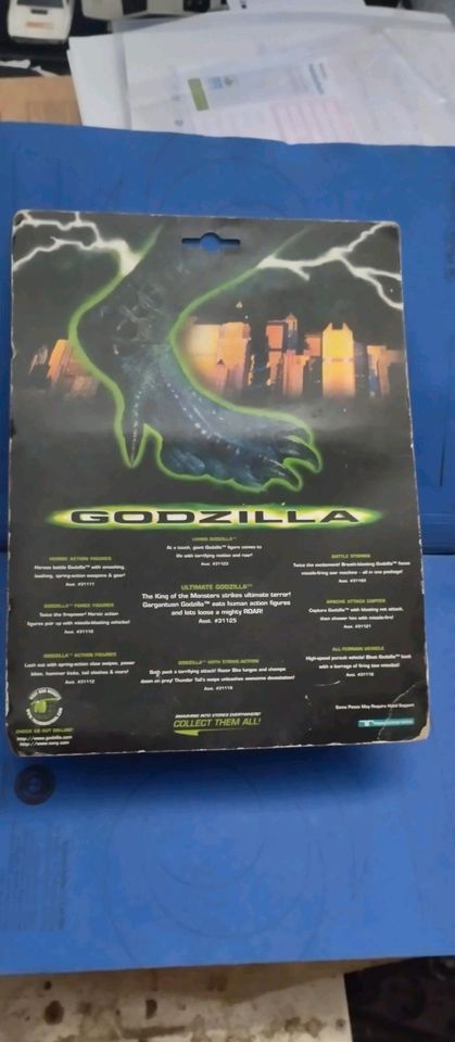 Godzilla Figur Sealed in Berlin