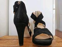 Sandaletten schwarz hoch Cox 41 High Heels Samt edel sexy WIE NEU Niedersachsen - Oldenburg Vorschau
