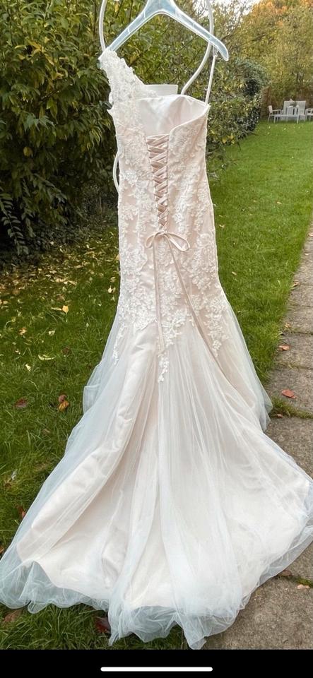 Beautiful by Enzoani One Shoulder Brautkleid nude 36 in Aachen