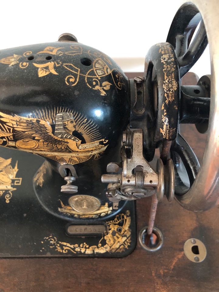 Antike Nähmaschine Singer über 100 Jahre alt in Appel