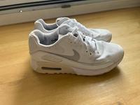 Nike Damenschuhe Größe 7 bzw. 38 weiß Bayern - Karlsfeld Vorschau