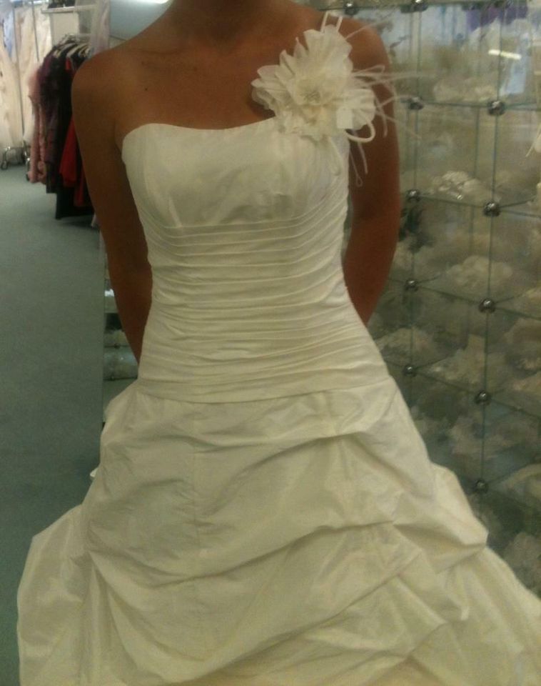 Wunderschönes Brautkleid Hochzeitskleid in Größe 34 36 38 40 in Ebensfeld