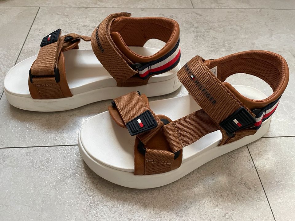 Tommy Hilfiger Sandalen Größe 36 in Kaufungen