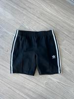 Adidas Shorts GrS schwarz weiss Nordrhein-Westfalen - Enger Vorschau