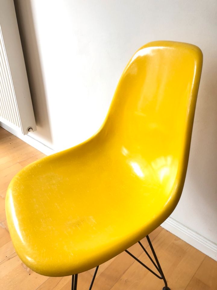 !!! Eames Fiberglas Side Chair.  Yellow. Vitra. Miller. in Berlin