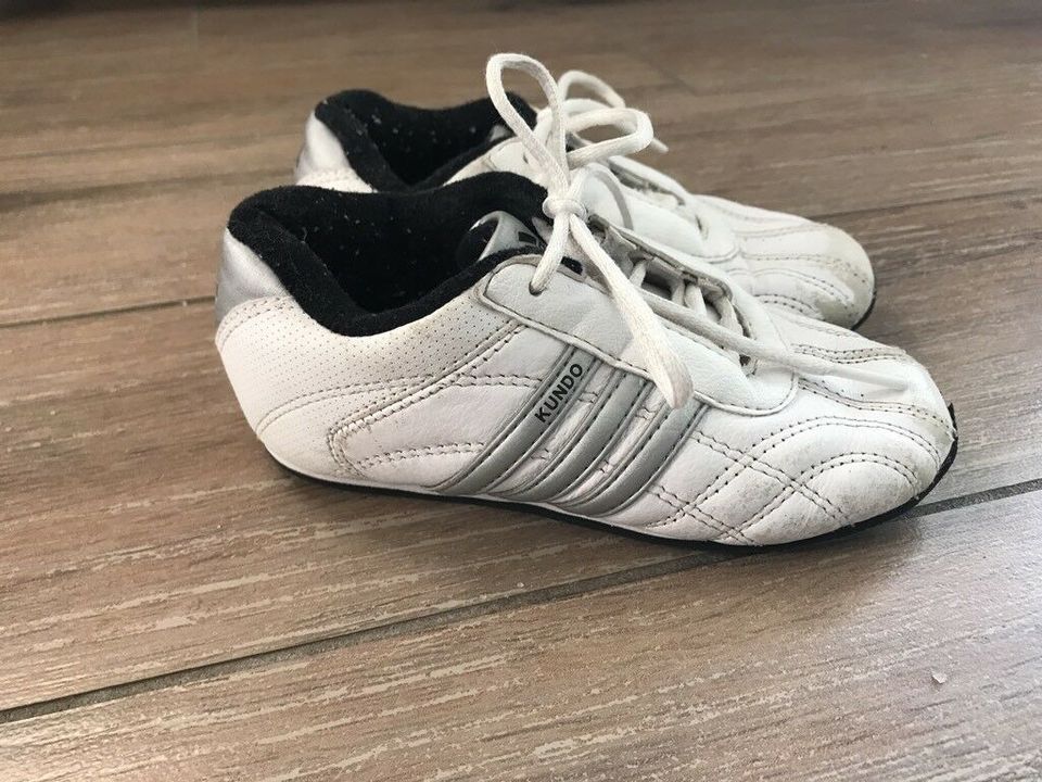 Adidas Kundo, weiß / silber, Gr. 26 ‼️ in Wiesmoor