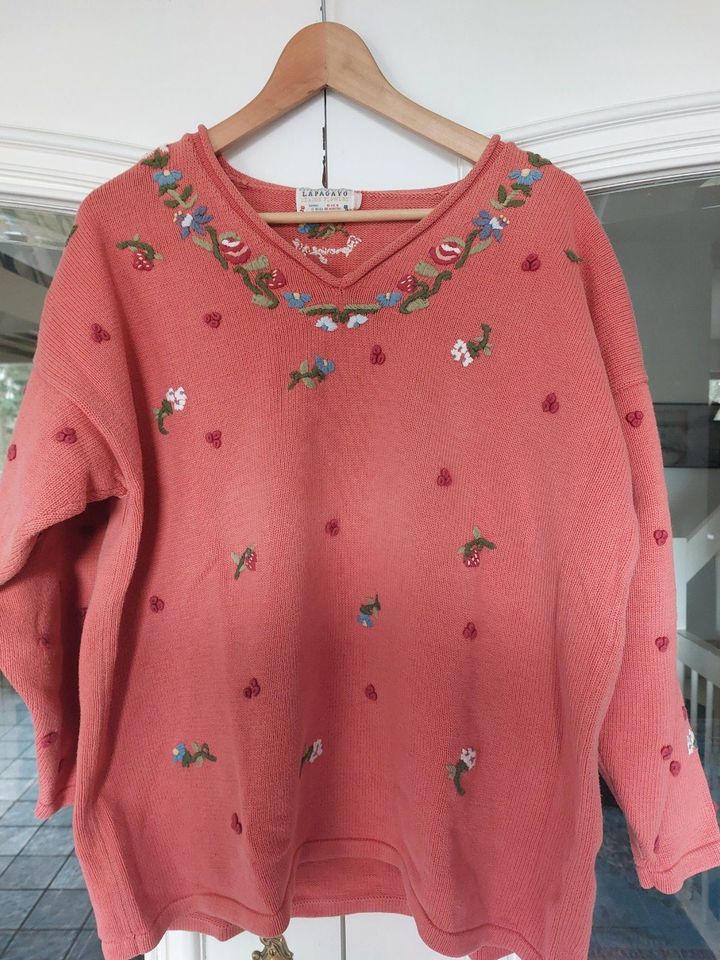 Damen Pullover, Lapagayo, Farbe Apricot mit floralen Stickereien in Hamminkeln