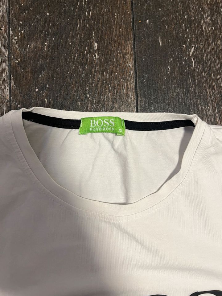 Schönes T-Shirt von Hugo Boss ungetragen XL in Berlin