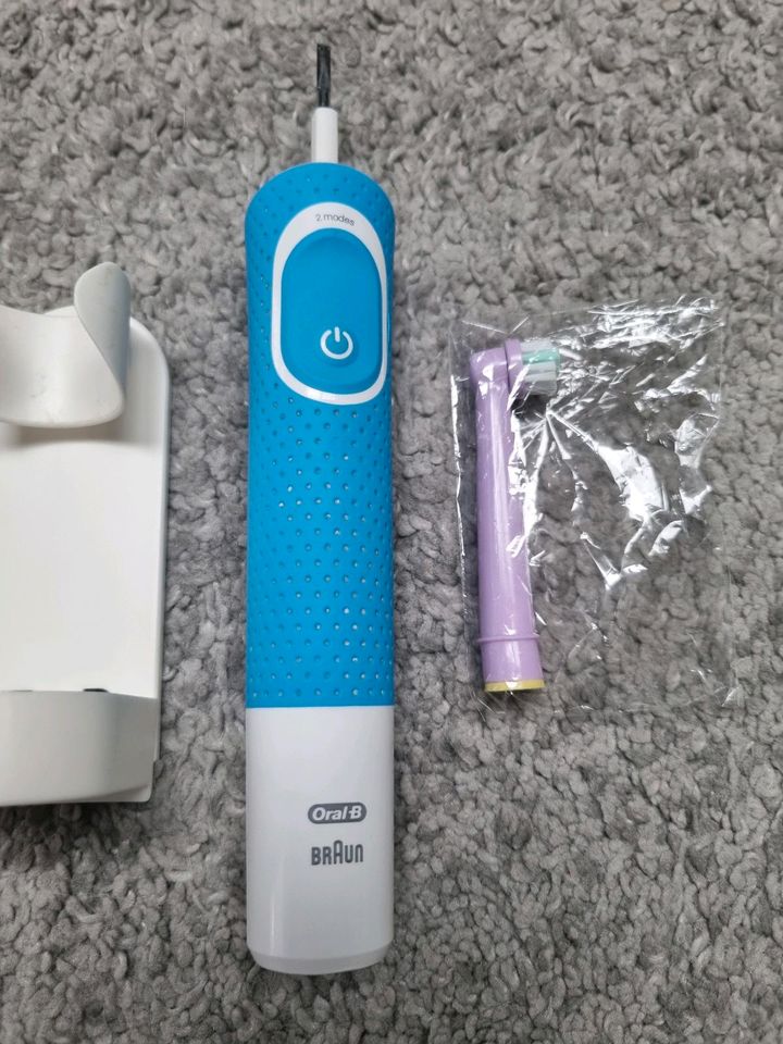 Elektrische Zahnbürste Oral B Braun Type 3710 in Bietigheim-Bissingen