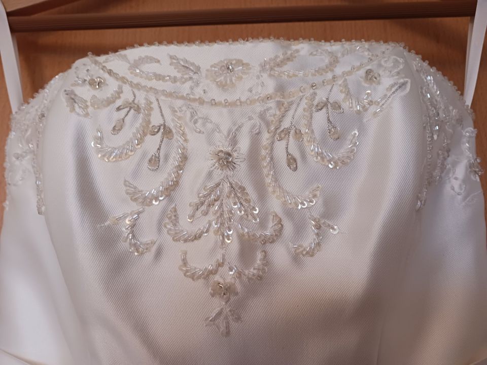 Hochzeitskleid, Brautkleid, Gr. S, helles cremeweiß, A-Linie in Trier