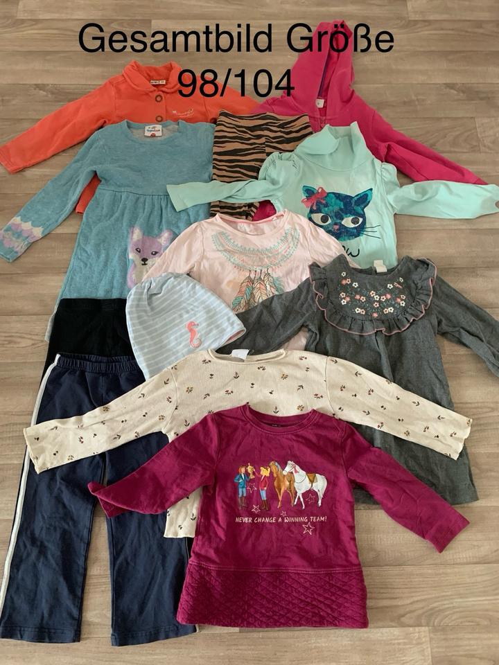 12teiliges Mädchen Set Herbst/Winter Größe 98/104 für 10€ in Arnstadt