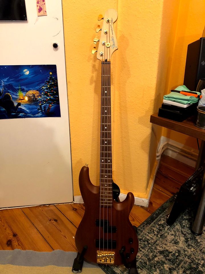 FENDER Precision Bass Lyte in Berlin