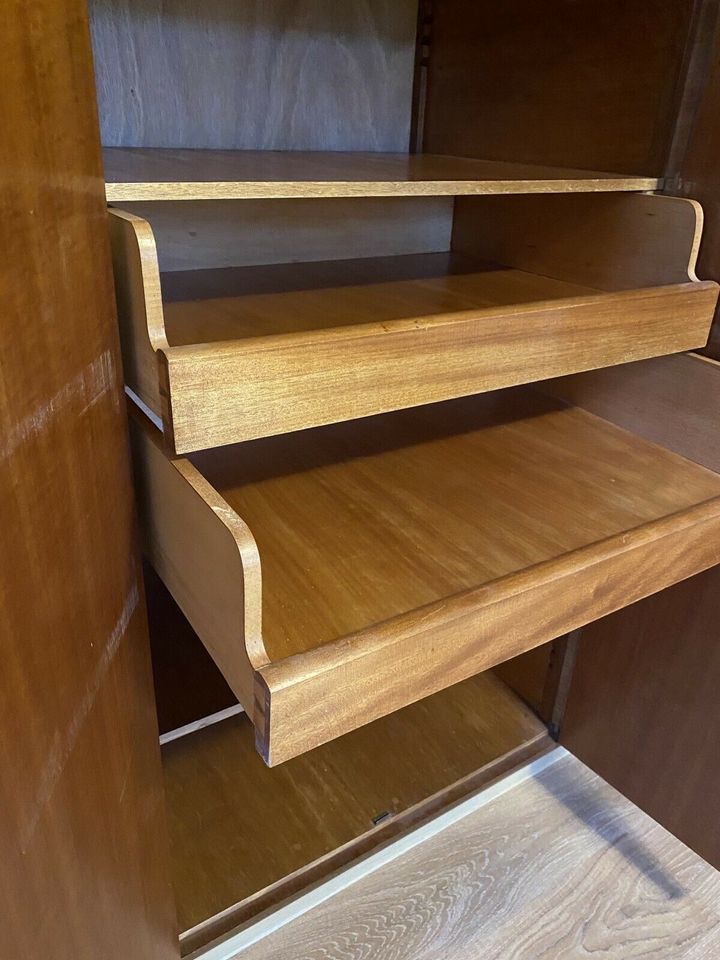 Kleiderschrank mid century retro 3Türen hochwertige vollholz in Frankfurt am Main